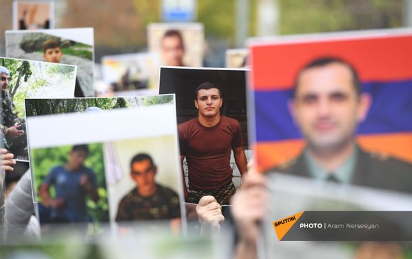 Акция с призывом решить вопрос с военнопленными и пропавшими без вести (29 ноября 2020). Еревaн Акция с призывом решить вопрос с военнопленными и пропавшими без вести (29 ноября 2020). Еревaн - Sputnik Армения