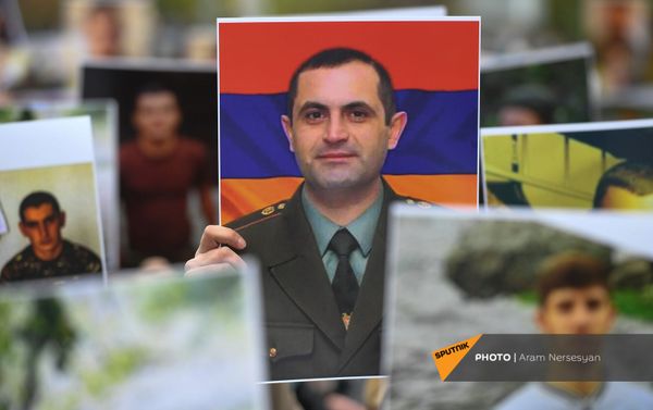 Акция с призывом решить вопрос с военнопленными и пропавшими без вести (29 ноября 2020). Еревaн Акция с призывом решить вопрос с военнопленными и пропавшими без вести (29 ноября 2020). Еревaн - Sputnik Армения