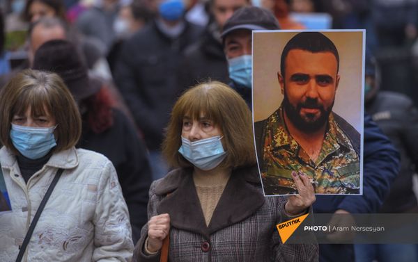 Акция с призывом решить вопрос с военнопленными и пропавшими без вести (29 ноября 2020). Еревaн Акция с призывом решить вопрос с военнопленными и пропавшими без вести (29 ноября 2020). Еревaн - Sputnik Армения