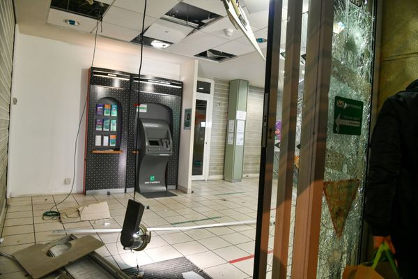 Последствия акции недовольства действиями правоохранительных органов в отношении мигрантов и против внесения поправки к закону О национальной безопасности в Париже Последствия акции недовольства действиями правоохранительных органов в отношении мигрантов и против внесения поправки к закону О национальной безопасности в Париже - Sputnik Армения