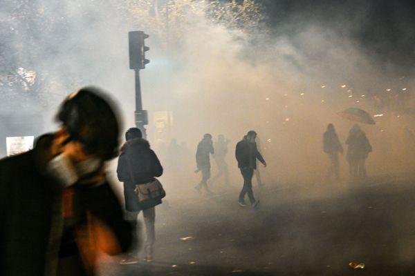 Участники акции недовольства действиями правоохранительных органов в отношении мигрантов и против внесения поправки к закону О национальной безопасности в Париже Участники акции недовольства действиями правоохранительных органов в отношении мигрантов и против внесения поправки к закону О национальной безопасности в Париже - Sputnik Армения