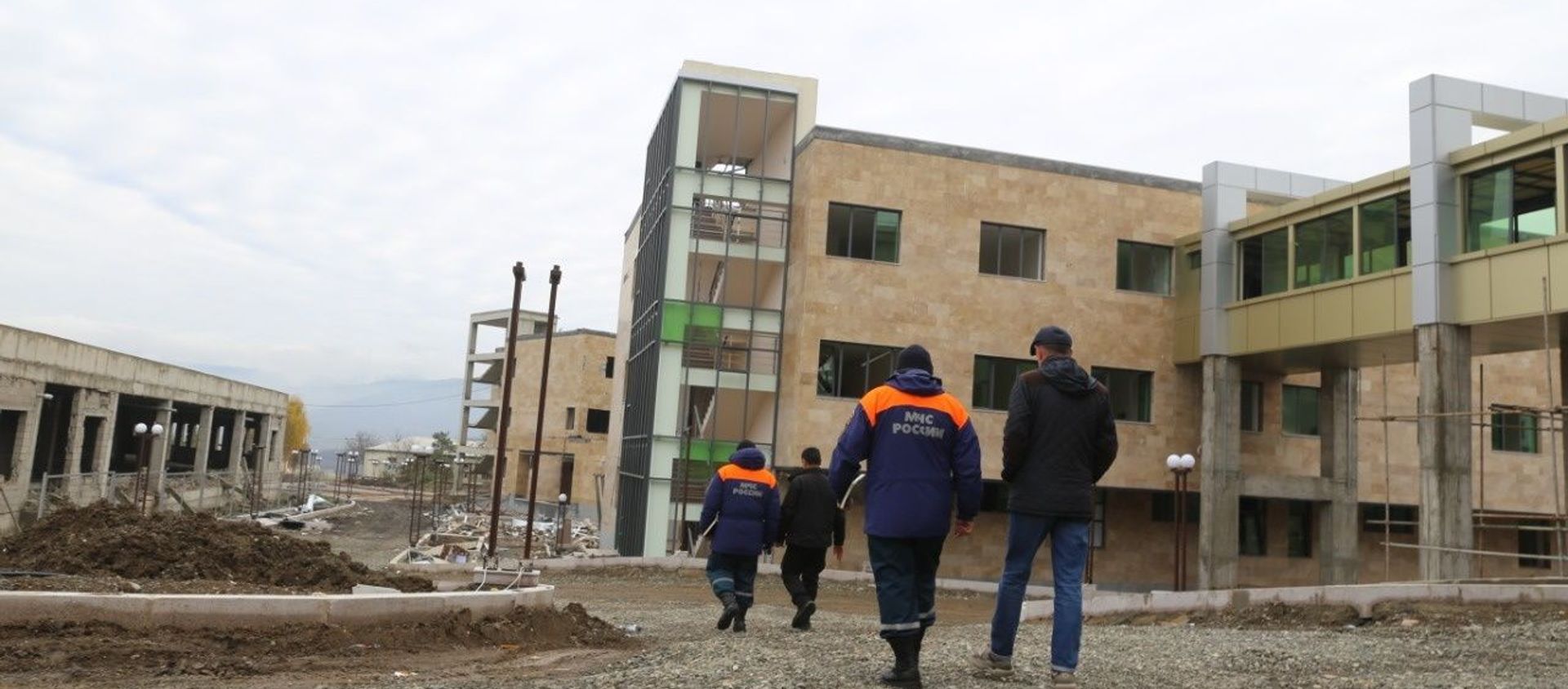 Силами МЧС России восстановлены роддом и школа в Степанакерте (30 ноября 2020). Карабах - Sputnik Արմենիա, 1920, 01.02.2021