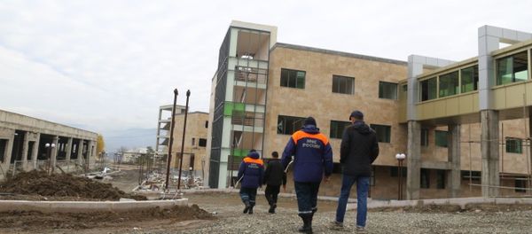 Силами МЧС России восстановлены роддом и школа в Степанакерте (30 ноября 2020). Карабах Силами МЧС России восстановлены роддом и школа в Степанакерте (30 ноября 2020). Карабах - Sputnik Армения