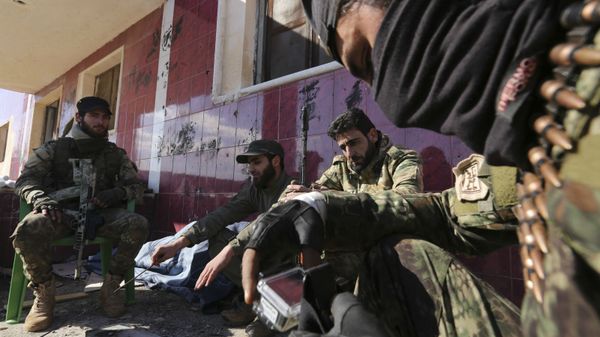 Поддерживаемые Турцией сирийские боевики готовятся отправиться на передовую в провинции Идлиб (10 февраля 2020). Сирия - Sputnik Армения