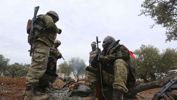 Поддерживаемые Турцией сирийские боевики готовятся отправиться на передовую в провинции Идлиб (11 февраля 2020). Сирия - Sputnik Армения