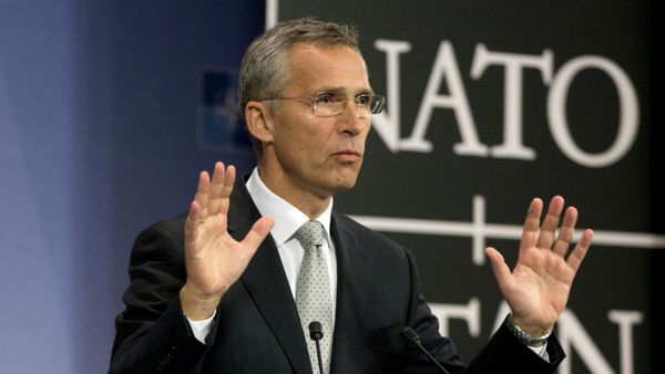 Генеральный секретарь НАТО Йенс Столтенберг выступает на пресс-конференции в штаб-квартире НАТО (8 октября 2015). Брюссель - Sputnik Армения