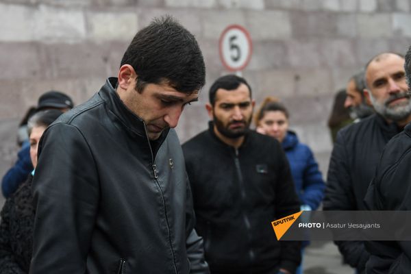 Բողոքի ակցիա Էջմիածնի զինկոմիսարիատի մոտ - Sputnik Արմենիա