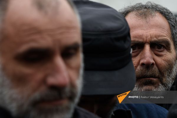 Բողոքի ակցիա Էջմիածնի զինկոմիսարիատի մոտ - Sputnik Արմենիա