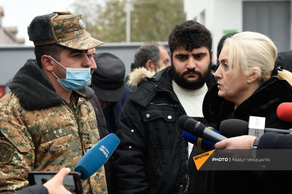 Բողոքի ակցիա Էջմիածնի զինկոմիսարիատի մոտ - Sputnik Արմենիա