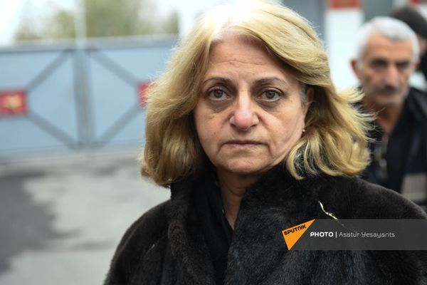 Բողոքի ակցիա Էջմիածնի զինկոմիսարիատի մոտ - Sputnik Արմենիա