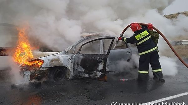 Сгоревший автомобиль в селе Хацашен (1 декабря 2020). Арагацотн Сгоревший автомобиль в селе Хацашен (1 декабря 2020). Арагацотн - Sputnik Армения