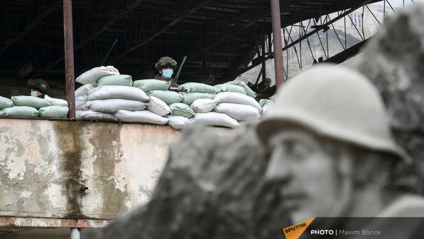 Российские миротворцы на одной из улиц в городе Бердзор (30 ноября 2020). Карабах - Sputnik Армения