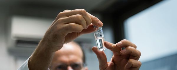 Российская вакцина от коронавируса Спутник V доставлена в Венгрию для клинических исследований (19 ноября 2020). Будапешт Российская вакцина от коронавируса Спутник V доставлена в Венгрию для клинических исследований (19 ноября 2020). Будапешт - Sputnik Армения