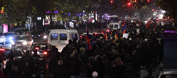 Акция протеста с требованием отставки премьер-министра (2 декабря 2020). Еревaн - Sputnik Армения