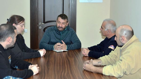 Директор ГСЧС Карабаха Карен Саркисян встретился с Жаном Луи Мессажером, Сильви Моретти и Микаелом Хачикяном (3 декабря 2020). Степанакерт - Sputnik Армения