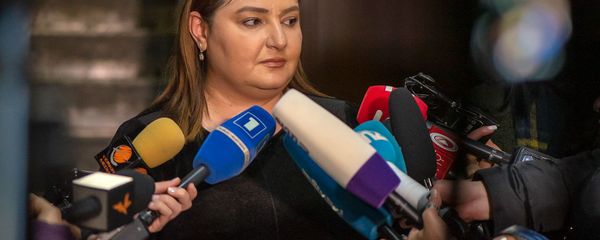 Депутат от фракции Процветающая Армения Ивета Тоноян после встречи представителей оппозиции в здании Верховного органа АРФД (3 декабря 2020). Еревaн - Sputnik Армения