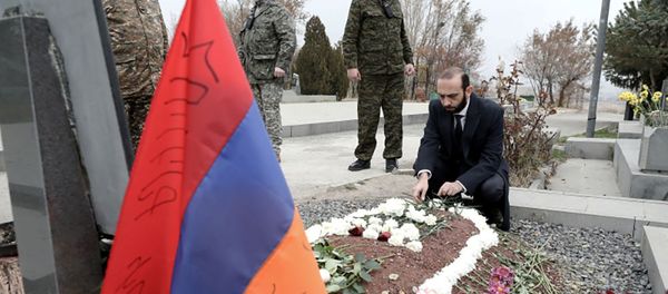 Спикер Национального Собрания Арарат Мирзоян почтил память героев, погибших за защиту Отечества в пантеоне Ераблур (4 декабря 2020). Еревaн - Sputnik Արմենիա
