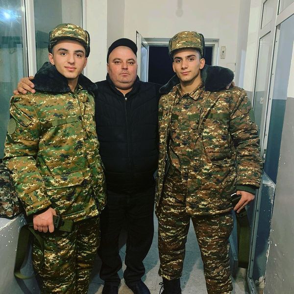 Давид Бадалян погиб с мыслями о Рубене: история о том, как служили два брата Давид Бадалян погиб с мыслями о Рубене: история о том, как служили два брата - Sputnik Армения