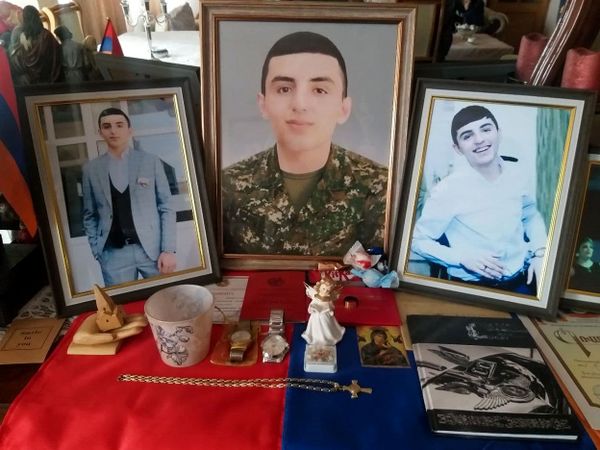 Давид Бадалян погиб с мыслями о Рубене: история о том, как служили два брата Давид Бадалян погиб с мыслями о Рубене: история о том, как служили два брата - Sputnik Армения