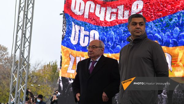 Вазген Манукян и Артур Ванецян на митинге оппозиции с требованием отставки премьер-министра (5 декабря 2020). Еревaн Вазген Манукян и Артур Ванецян на митинге оппозиции с требованием отставки премьер-министра (5 декабря 2020). Еревaн - Sputnik Армения