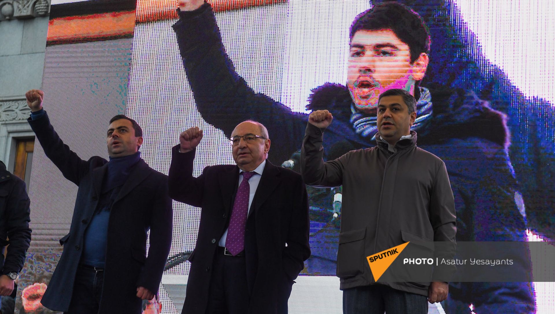 Вазген Манукян и Артур Ванецян на митинге оппозиции с требованием отставки премьер-министра (5 декабря 2020). Еревaн Вазген Манукян и Артур Ванецян на митинге оппозиции с требованием отставки премьер-министра (5 декабря 2020). Еревaн - Sputnik Արմենիա, 1920, 02.03.2021