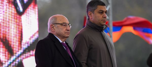 Вазген Манукян и Артур Ванецян на митинге оппозиции с требованием отставки премьер-министра (5 декабря 2020). Еревaн Вазген Манукян и Артур Ванецян на митинге оппозиции с требованием отставки премьер-министра (5 декабря 2020). Еревaн - Sputnik Արմենիա