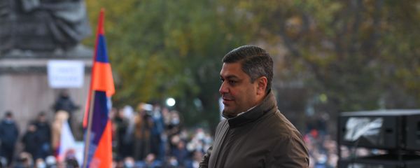 Артур Ванецян на митинге оппозиции с требованием отставки премьер-министра (5 декабря 2020). Еревaн - Sputnik Армения