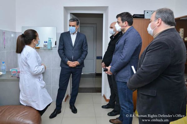 Азербайджан применил в Карабахе оружие массового поражения: Татоян привел доказательства - Sputnik Армения