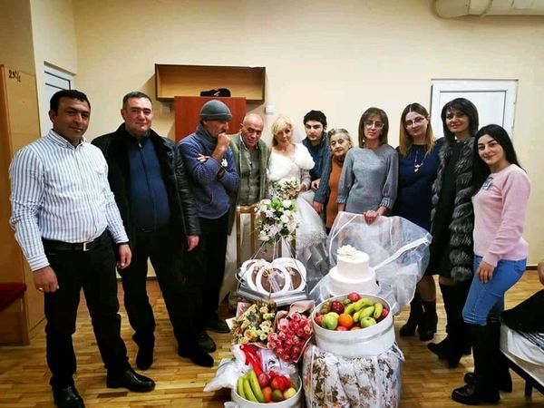 Сваха из Ванадзора, или Как хороший мужик Айказ женился на Рузан за неделю Сваха из Ванадзора, или Как хороший мужик Айказ женился на Рузан за неделю - Sputnik Армения