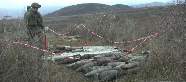 Разминирование южной окраины Степанакерта и утилизация найденных боеприпасов Разминирование южной окраины Степанакерта и утилизация найденных боеприпасов - Sputnik Արմենիա