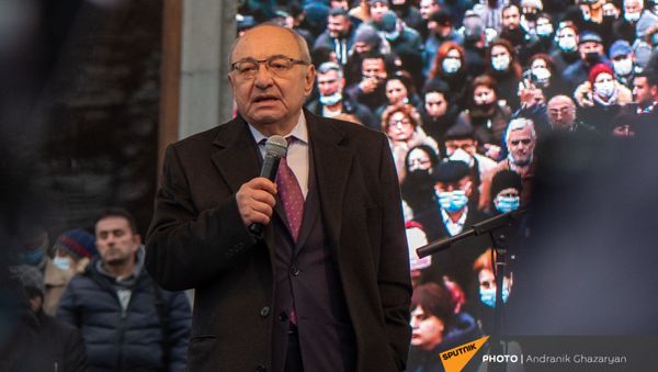 Выступление единого оппозиционного кандидата в премьер-министры Вазгена Манукяна во время митинга оппозиции с требованием отставки премьер-министра (5 декабря 2020). Еревaн - Sputnik Армения