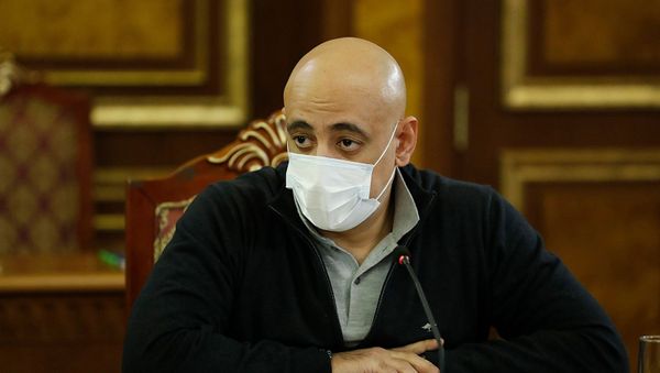 Директор Фонда страхования военнослужащих Варужан Аветикян во время совещания по вопросу дальнейшей деятельности Фонда страхования военнослужащих (8 декабря 2020). Еревaн - Sputnik Армения