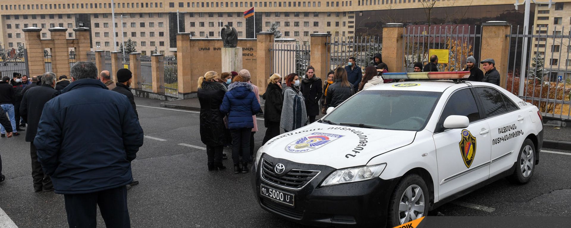 Акция протеста родственников пропавших без вести военнослужащих перед министерством обороны (8 декабря 2020). Еревaн - Sputnik Արմենիա, 1920, 15.02.2021