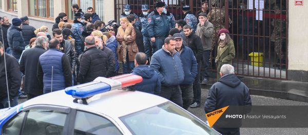 Акция протеста родственников пропавших без вести военнослужащих перед министерством обороны (8 декабря 2020). Еревaн - Sputnik Армения