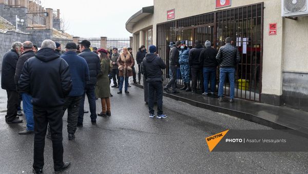 Акция протеста родственников пропавших без вести военнослужащих перед министерством обороны (8 декабря 2020). Еревaн - Sputnik Армения