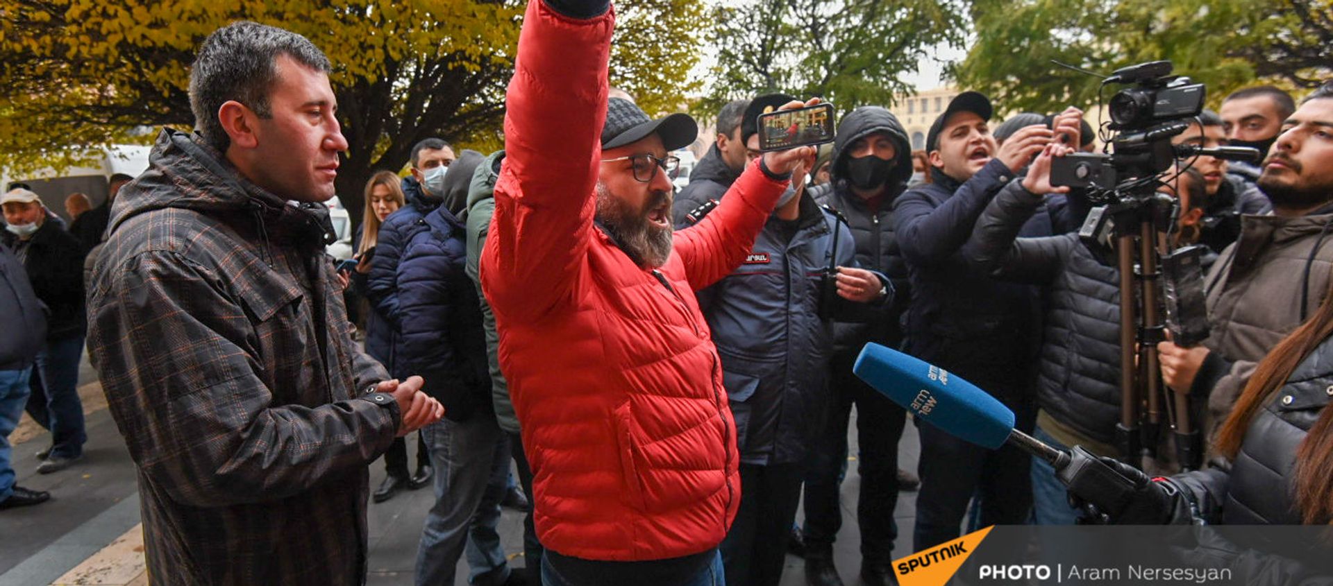 Нарек Малян и Рубен Меликян присоединились к активистам гражданского неповиновения (8 декабря 2020). Еревaн Нарек Малян и Рубен Меликян присоединились к активистам гражданского неповиновения (8 декабря 2020). Еревaн - Sputnik Армения, 1920, 20.02.2021
