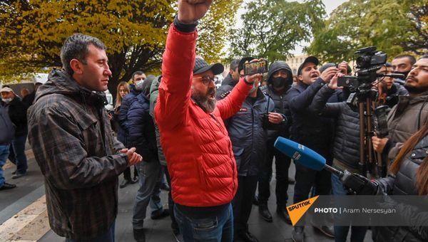 Нарек Малян и Рубен Меликян присоединились к активистам гражданского неповиновения (8 декабря 2020). Еревaн - Sputnik Армения