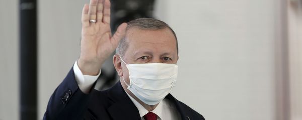 Президент Турции Реджеп Тайип Эрдоган в защитной медицинской маске в одном из госпиталей Стамбула - Sputnik Արմենիա