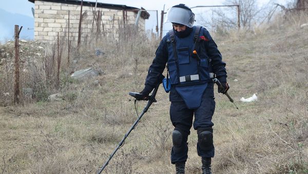 Пиротехники МЧС России проводят разминирование территорий Карабаха (9 декабря 2020). Село Ачапняк Пиротехники МЧС России проводят разминирование территорий Карабаха (9 декабря 2020). Село Ачапняк - Sputnik Армения