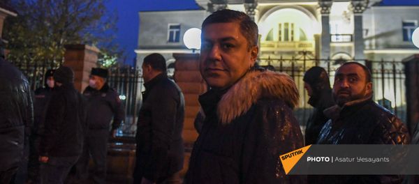 Лидер партии Отечество Артур Ванецян после митинга возле здания Национального собрания (9 декабря 2020). Еревaн - Sputnik Արմենիա