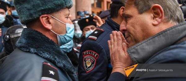 Акция протеста оппозиции перед Домом правительства с требованием отставки правительства Армении во главе с премьер-министром (10 декабря 2020). Еревaн Акция протеста оппозиции перед Домом правительства с требованием отставки правительства Армении во главе с премьер-министром (10 декабря 2020). Еревaн - Sputnik Армения