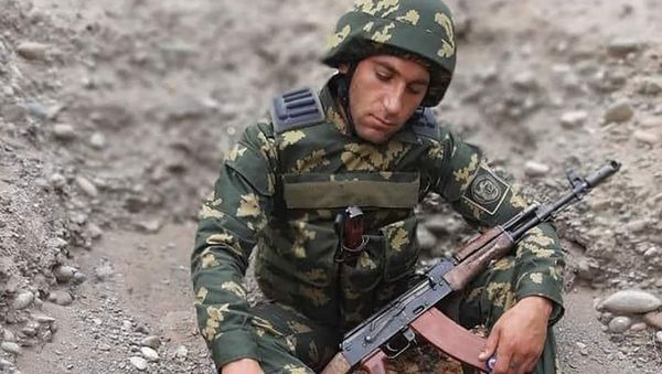 Каро Погосян на передовой - Sputnik Արմենիա