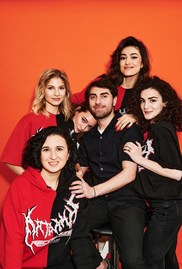 «Ցավդ տանեմ» շապիկներ․ մոսկվայաբնակ դիզայներն Արցախին աջակցելու համար հավաքածու է թողարկել - Sputnik Արմենիա