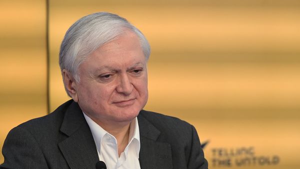 Эдвард Налбандян во время круглого стола по теме урегулирования конфликта в НКР (11 декабря 2020). Москвa - Sputnik Армения