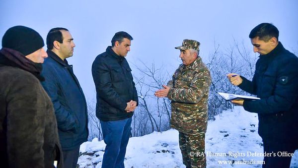 Рабочая группа во главе с омбудсменом Арманом Татояном посетила села Сюника (11 декабря 2020). Хндзореск Рабочая группа во главе с омбудсменом Арманом Татояном посетила села Сюника (11 декабря 2020). Хндзореск - Sputnik Армения