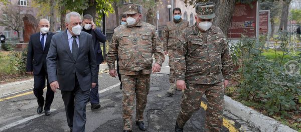 Министр обороны Вагаршак Арутюнян посетил Центральный клинический военный госпиталь (11 декабря 2020). Еревaн Министр обороны Вагаршак Арутюнян посетил Центральный клинический военный госпиталь (11 декабря 2020). Еревaн - Sputnik Армения