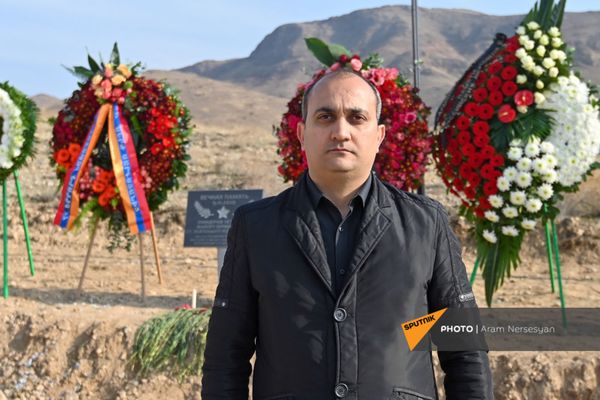 Памятный камень открыт на армянской границе, где ВС Азербайджана сбили вертолет — фото - Sputnik Армения