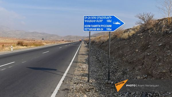 На месте крушения российского вертолета поставлена табличка памяти (12 декабря 2020). Ерасх - Sputnik Արմենիա
