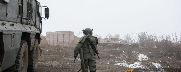 Блокпост российских миротворцев на дороге из Степанакерта в Лачин и далее в Горис (9 декабря 2020). Карабах - Sputnik Армения