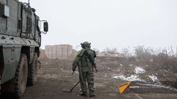 Блокпост российских миротворцев на дороге из Степанакерта в Лачин и далее в Горис (9 декабря 2020). Карабах - Sputnik Армения
